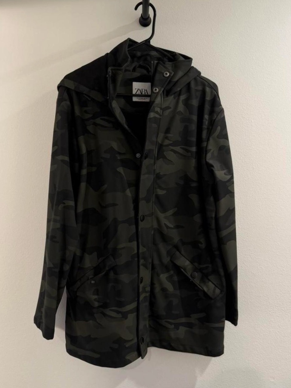 Zara Men’s Hooded Camo Raincoat - Dark Green & Black